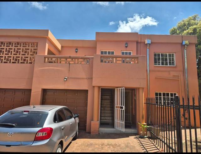 3 BEDROOM TOWNHOUSE FOR SALE IN BRACKENDOWNS